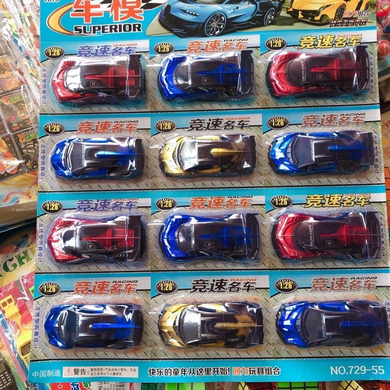 Vỉ 12 chiếc xe đua vẽ hình nghệ thuật đặc sắc chạy đà