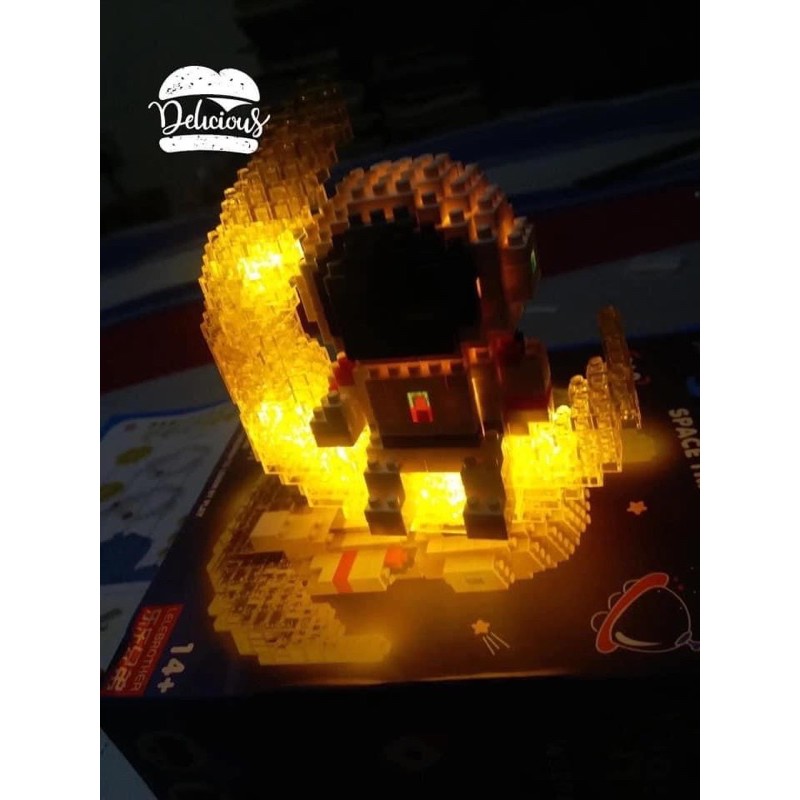 Bộ đồ chơi lắp ghép phi hành gia kèm đèn ngủ