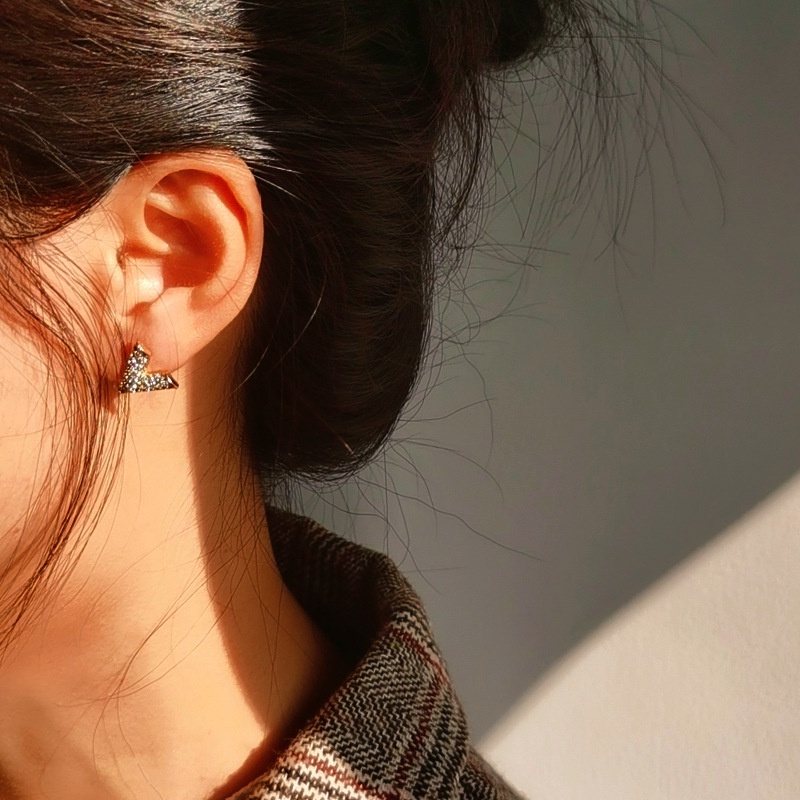 Khuyên Tai Chữ V Đính Đá Thời Trang Cho Nữ