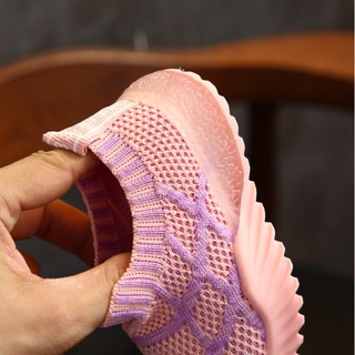 Giày lười đế mềm có đèn LED cho bé