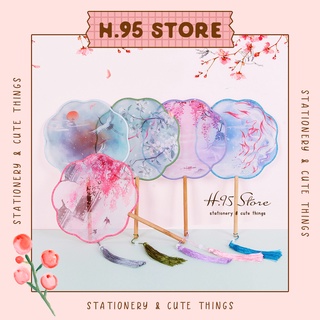 Quạt cổ trang hình hoa cán gỗ nền vải lụa mờ xuyên thấu in họa tiết cổ phong