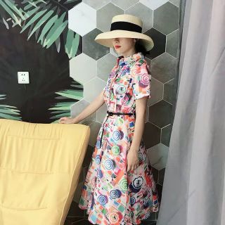 Váy cổ sơ mi họa tiết gothic kèm belt