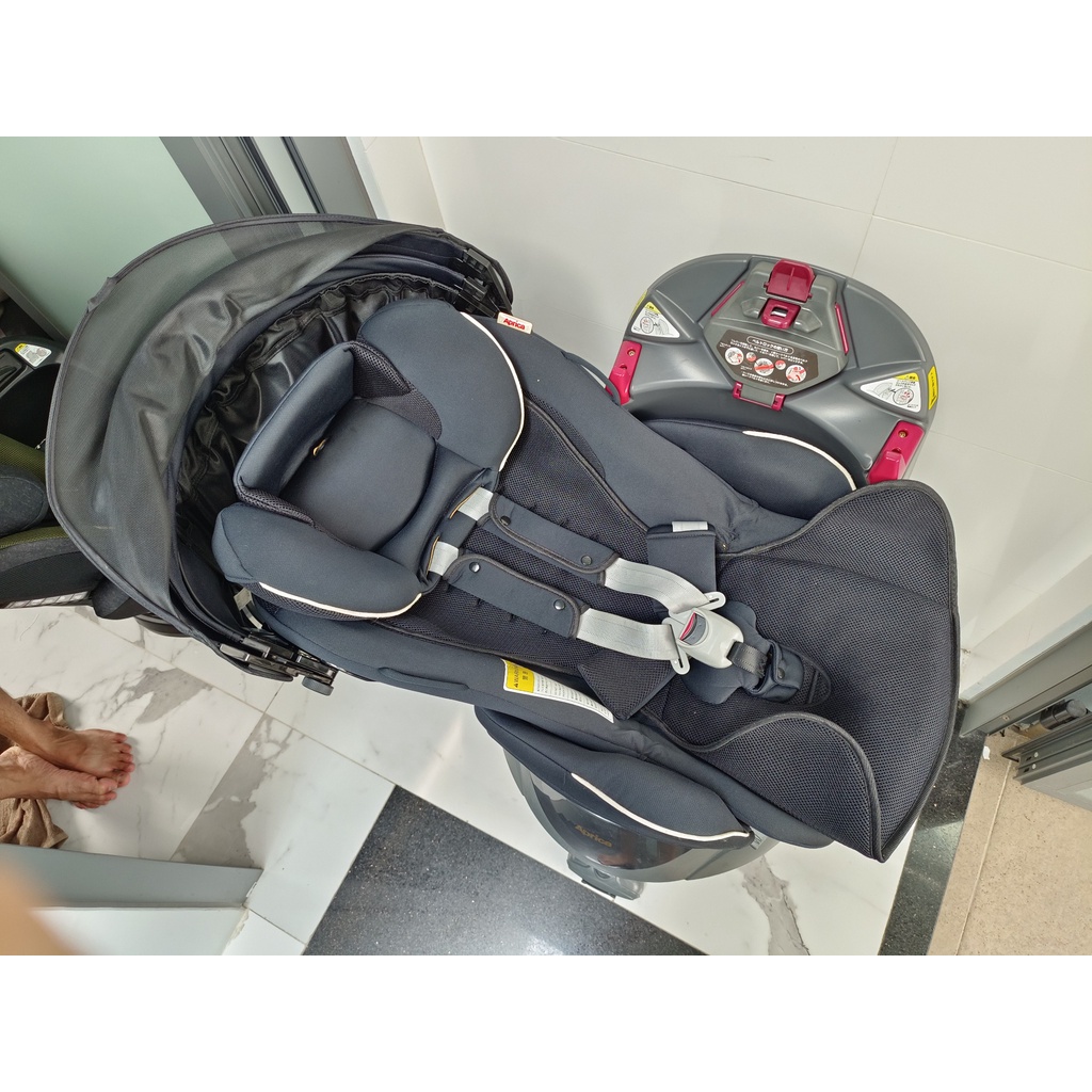 THANH LÝ GHẾ NGỒI ÔTÔ CHO BÉ - APRICA FLADEA XOAY 360 ĐỘ