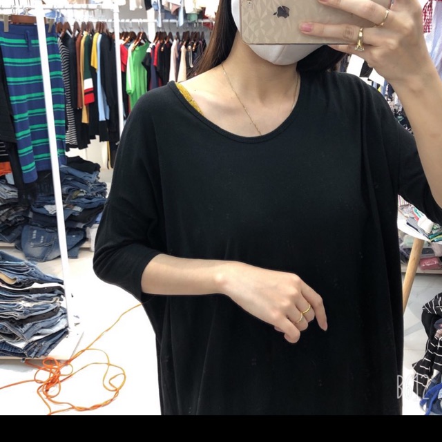 Đầm đen thụng xuông