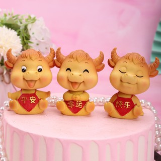 Mô hình trâu nâu gật gù Tân Sửu trang trí ô tô, bàn làm việc, bàn học, tủ sách, phòng khách