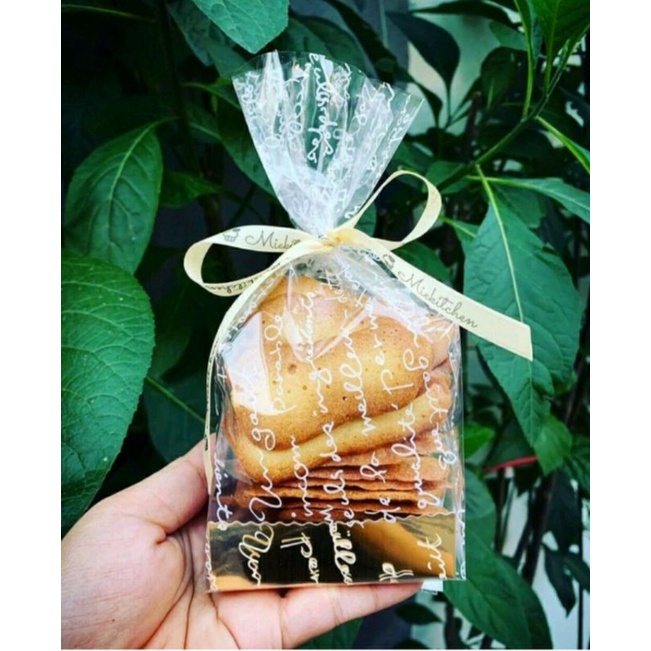 Túi đựng bánh kẹo trong chữ trắng đáy vàng kèm dây ruy băng chữ handmade