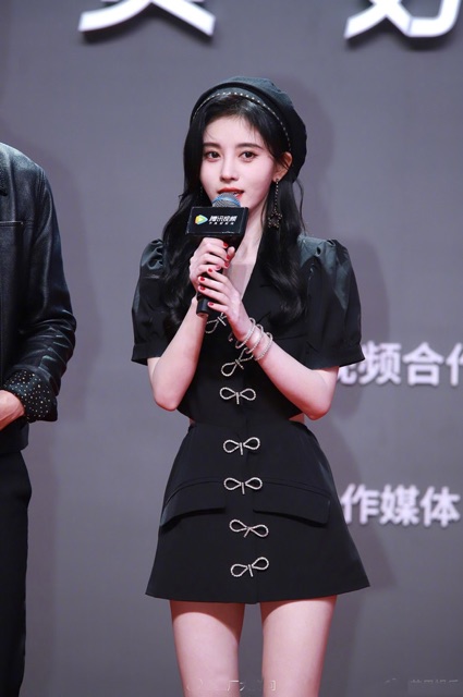 Đầm kiểu vest thiết kế Cúc Tịnh Y