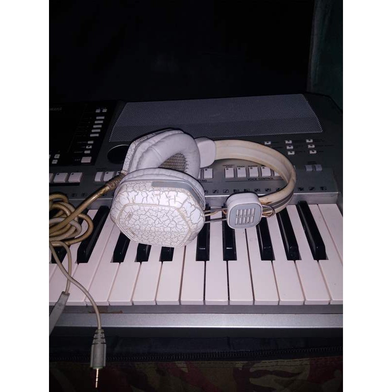 Rắc tai nghe đàn organ