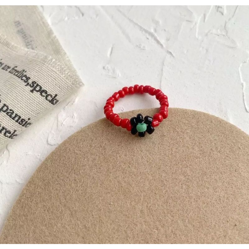 Nhẫn hạt cườm hình bông hoa