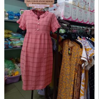 Đầm bầu thiết kế cài nút