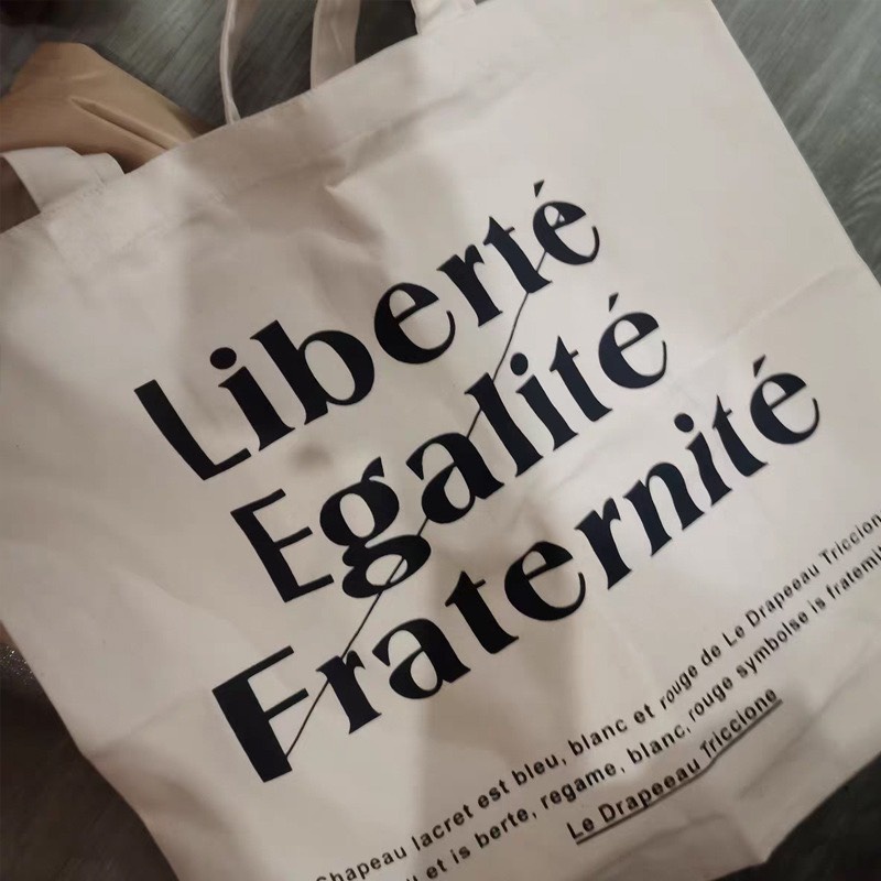 Túi Tote Vải Canvas Egalite Fratenite Nữ phong cách Ulzzang Có Khóa Kéo chất liệu dày dặn