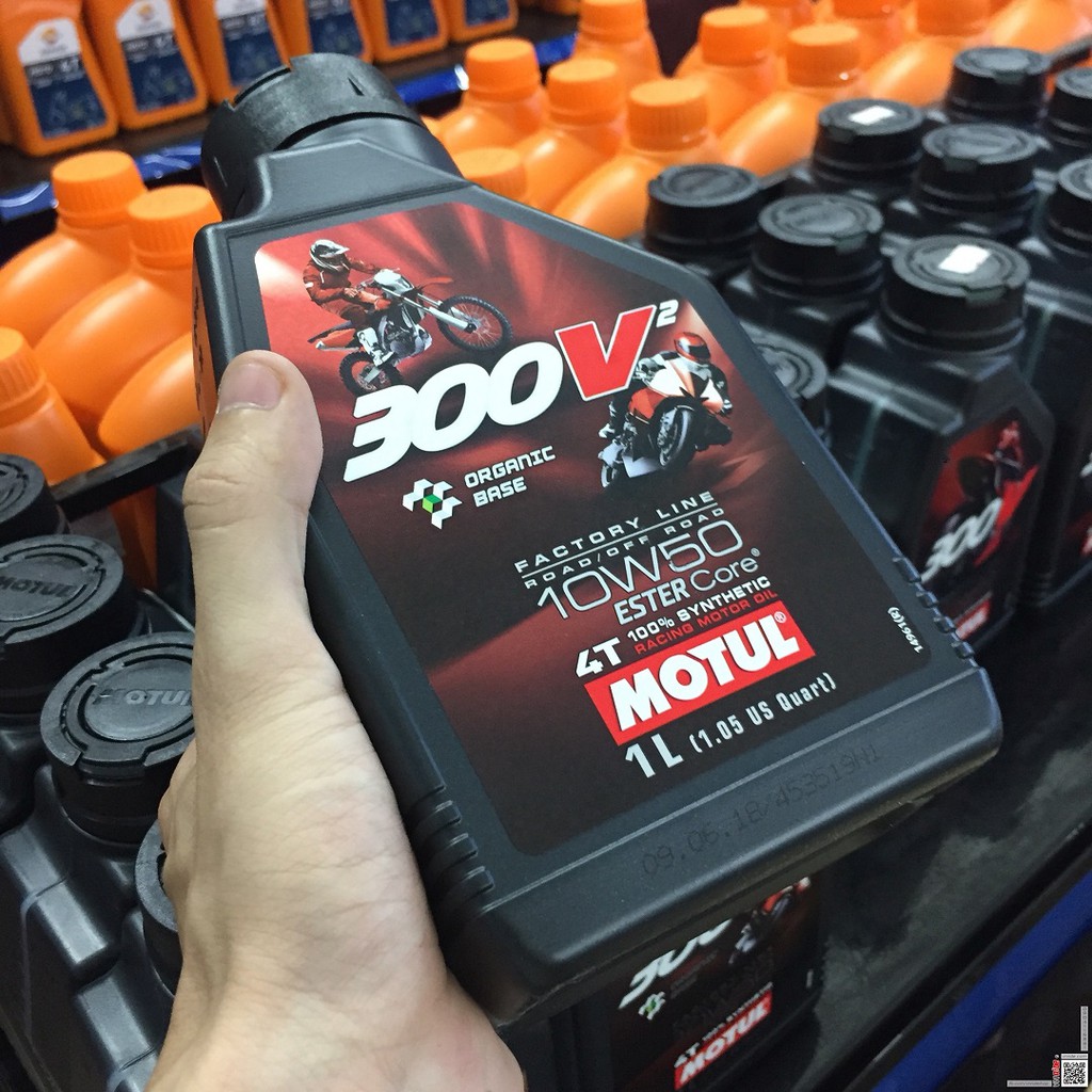 MOTUL 300V2 FACTORY LINE 10W50 chuyên cho xe độ nặng