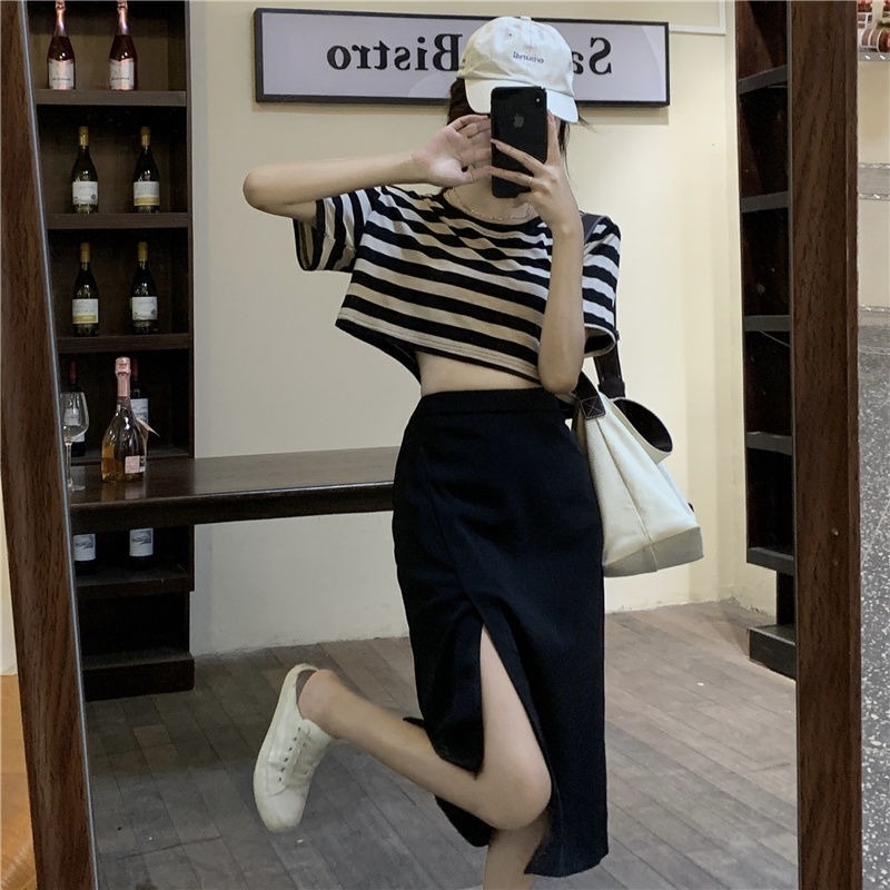 Set Áo Thun Ngắn Tay Kẻ Sọc Trắng Đen Và Chân Váy Lưng Cao Xẻ Tà Thời Trang Mùa Hè Dành Cho Nữ