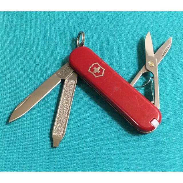 Dao đa năng Victorinox Classic (tặng móc treo) | BigBuy360 - bigbuy360.vn