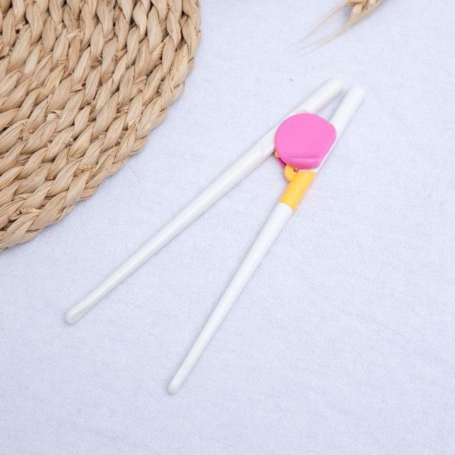 Đũa tập ăn kiểu Nhật 2 màu cho bé