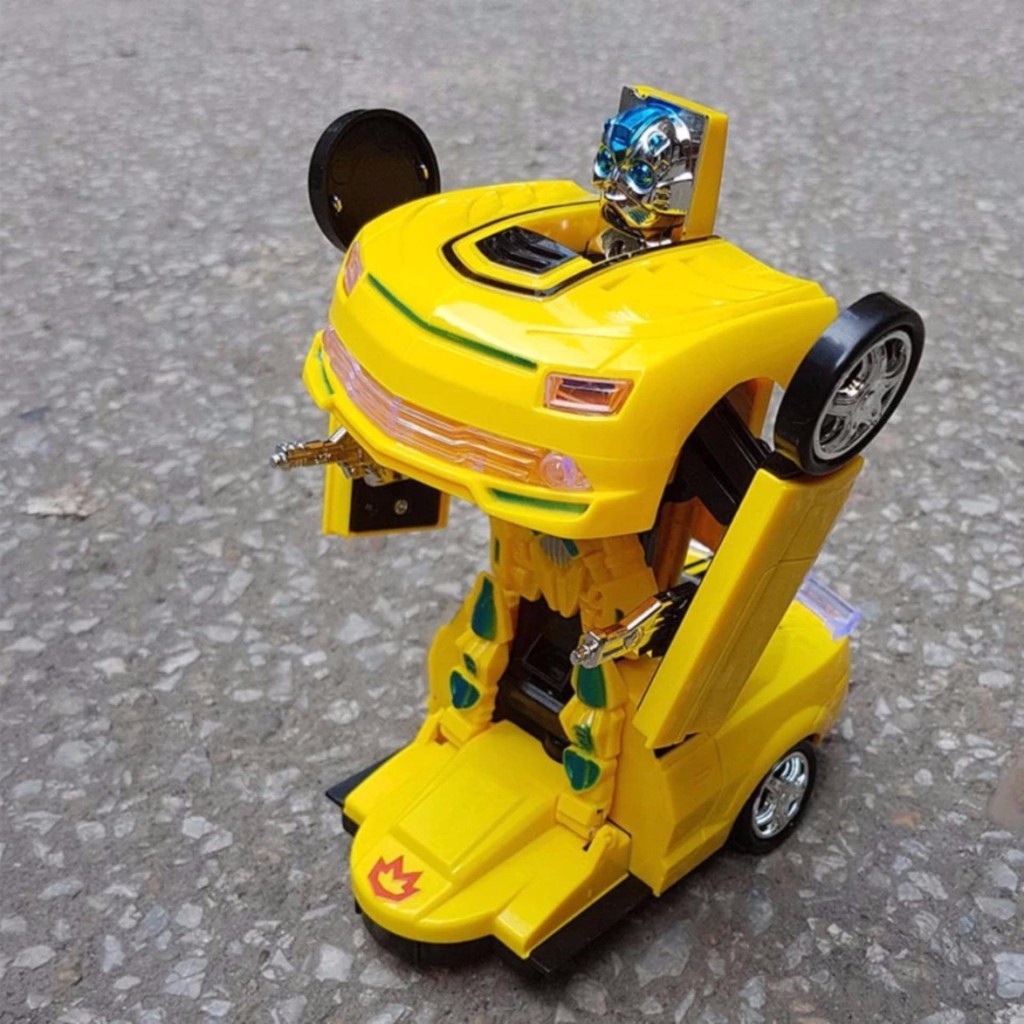 Xe ô tô biến hình thành Robot chạy pin phát nhạc