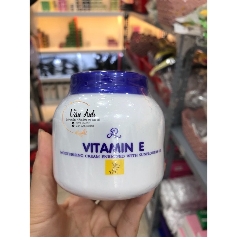 Kem dưỡng ẩm và làm trắng da vitamin E Thái lan