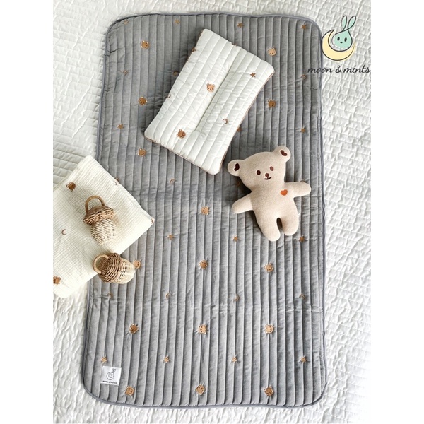 Topper thảm lót chống thấm chần bông cho bé Moon&Mints, hoạ tiết thêu phong cách Hàn Quốc