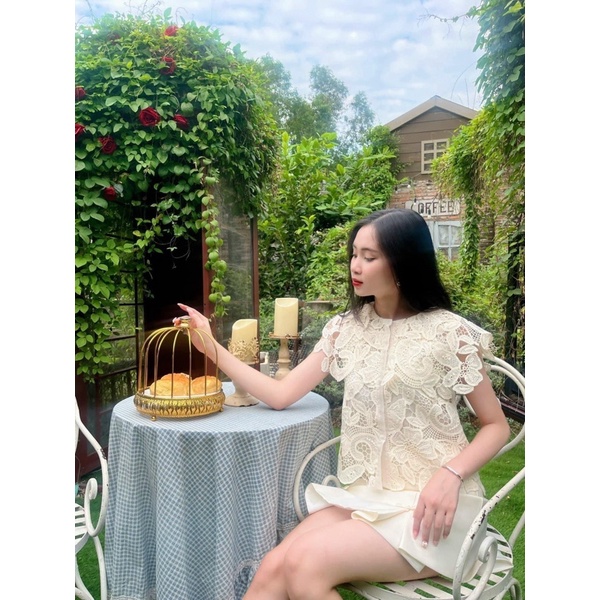 ÁO REN CỔ BÈO REN MADE LYN