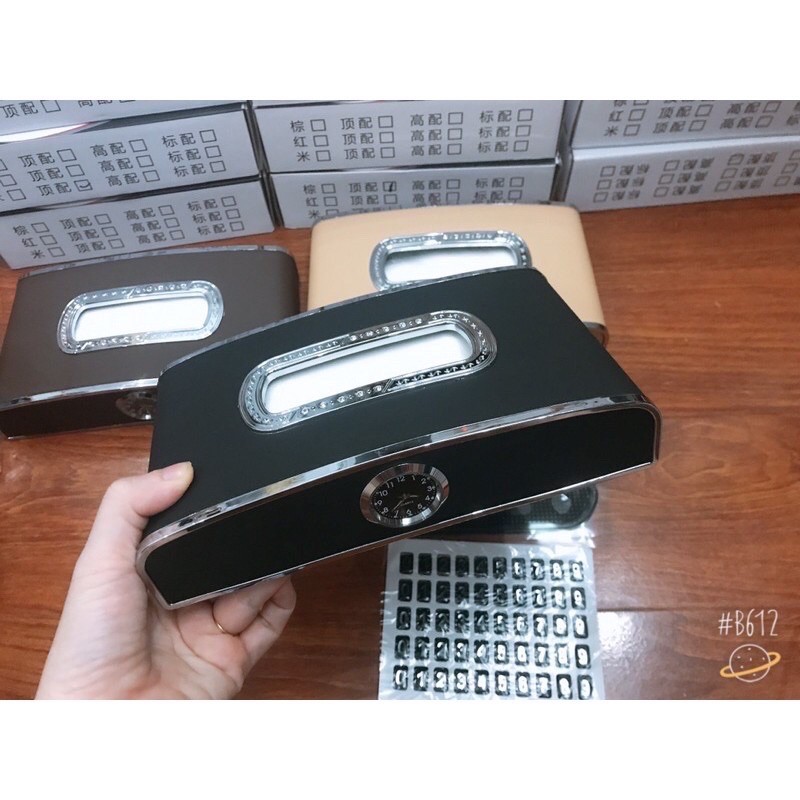 Hộp đựng giấy ăn trên ô tô 3 chức năng, có đồng hồ và bảng số điện thoại, chất liệu da cao cấp | BigBuy360 - bigbuy360.vn