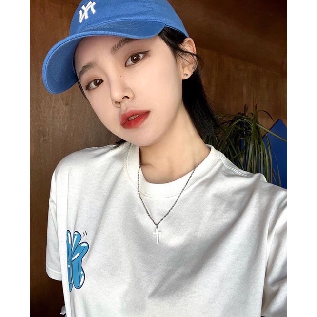 Áo trắng logo xanh