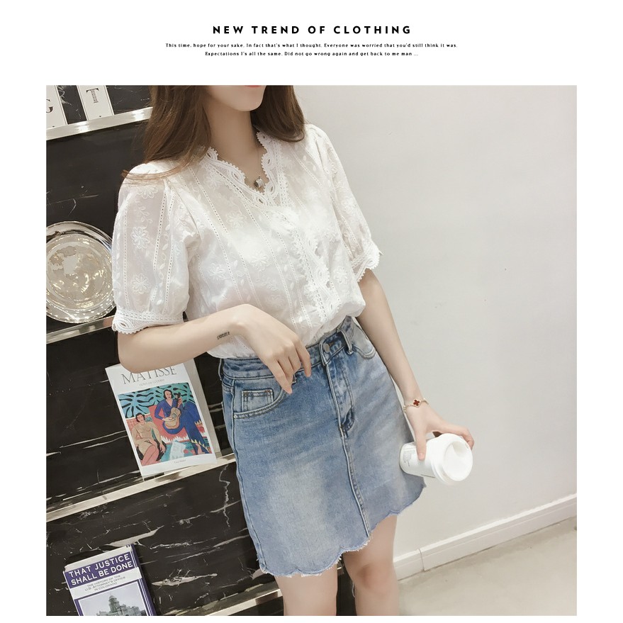 Áo sơ mi tay ngắn cổ V phối ren hoa cho nữ | BigBuy360 - bigbuy360.vn