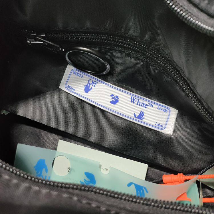 Túi đeo chéo Off White patch detail nylon duffle bag ss21