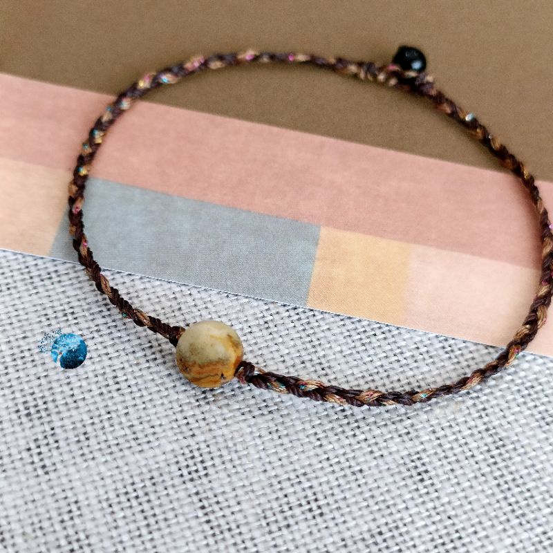 Vòng tay tết dây đá crazy lace agate chỉ ngũ sắc kim tuyến