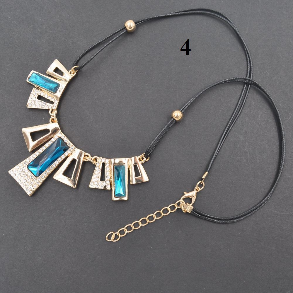 12 mẫu Vòng cổ thời trang - Phụ kiện váy áo