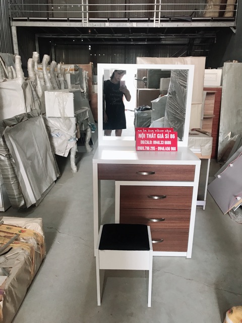 Bàn trang điểm BT18