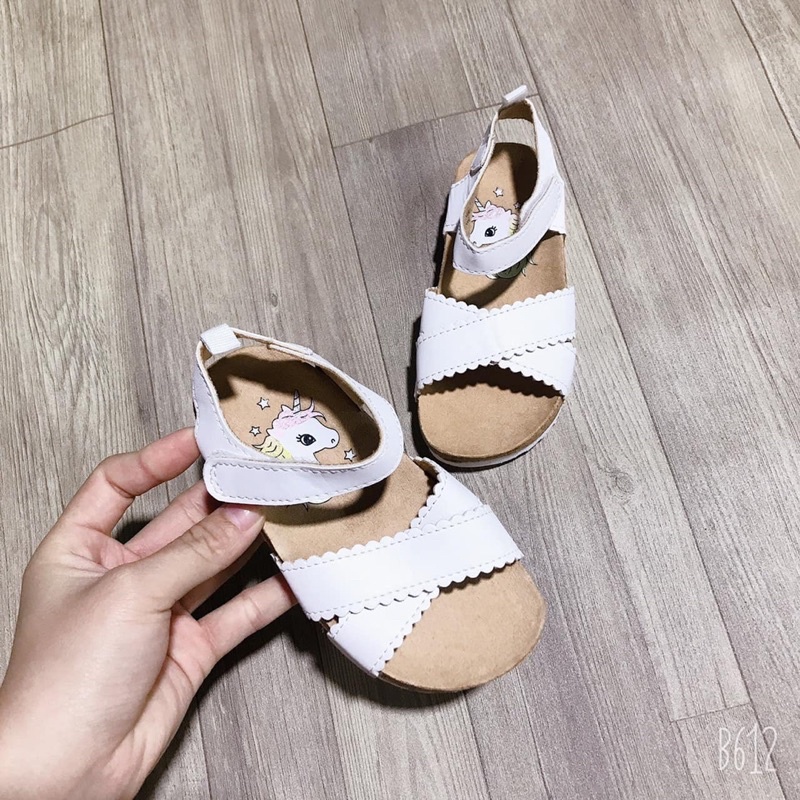 Sandal bé gái
