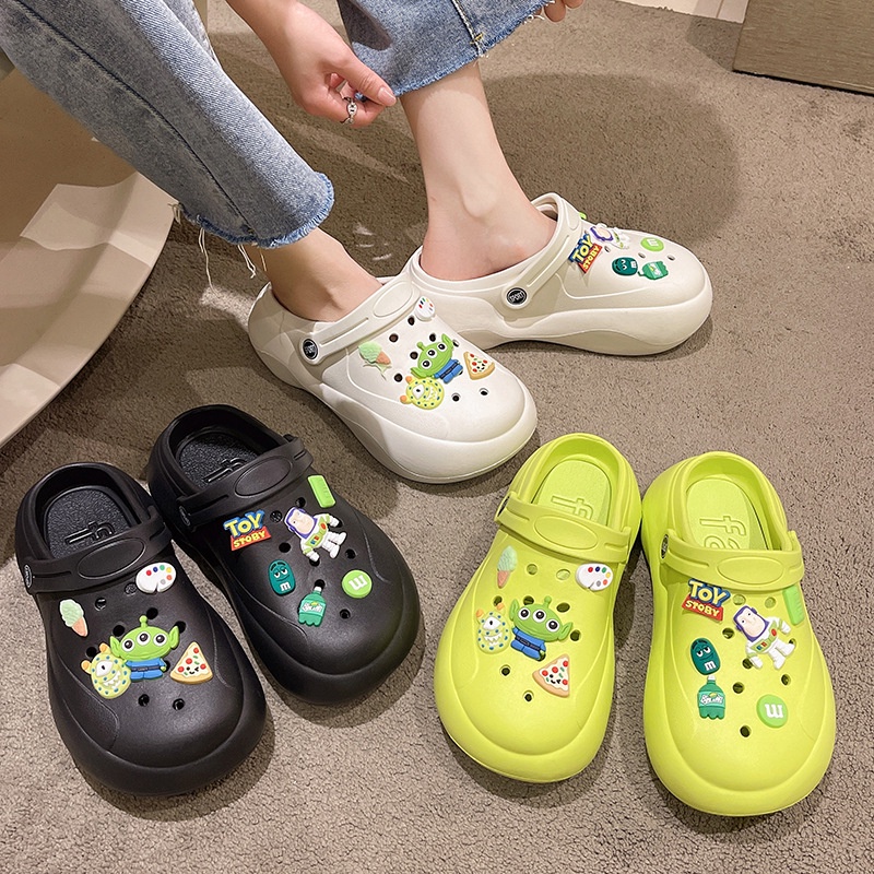 Dép Sục Cross Buzz Mũi Tròn Bánh Bèo Đế Cao 5cm Siêu Nhẹ kèm Sticker Dễ Thương - Dép Nữ Hot Trend 2022