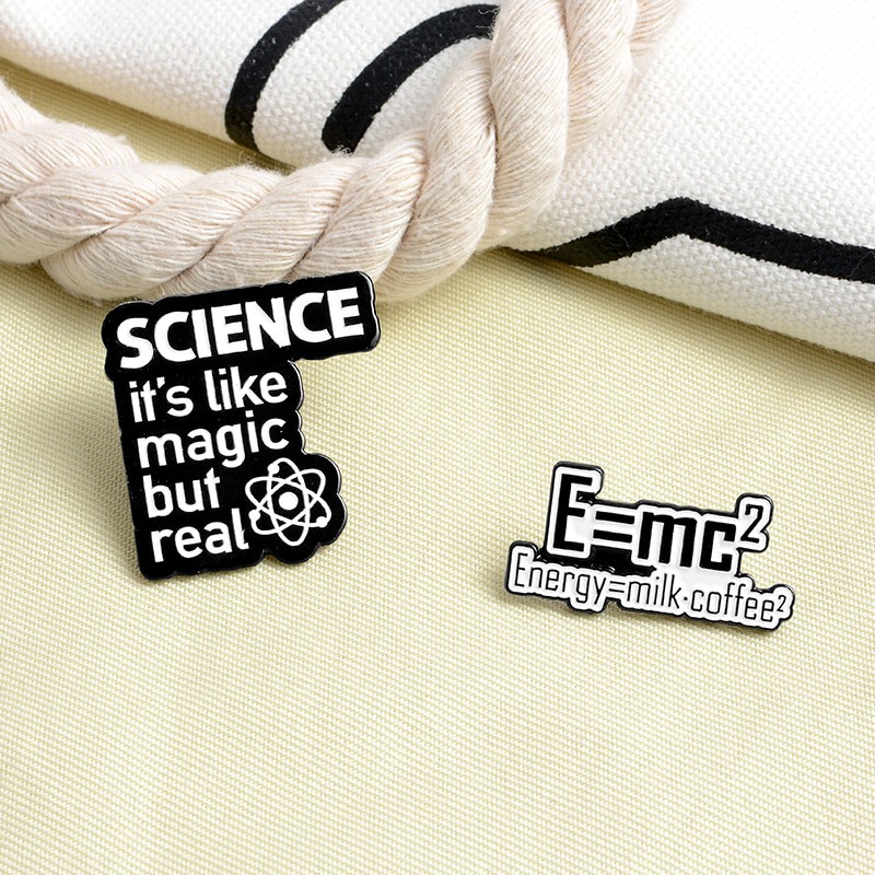 Pin cài áo dòng chữ Science, E=mc2 - GC197