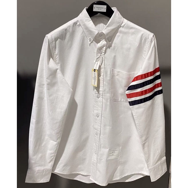 Áo sơ mi thom browne trắng  viền 4 sọc đỏ đen