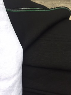 Vải linen ướt màu đen.