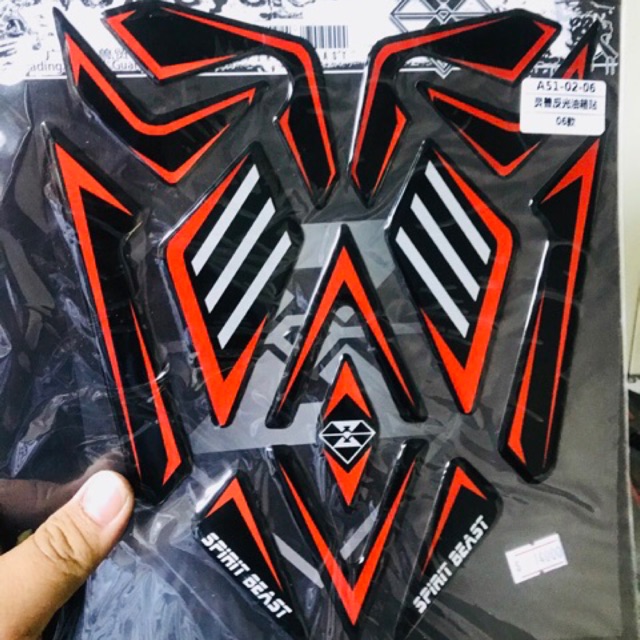 Tem xương cá dán bình xăng !