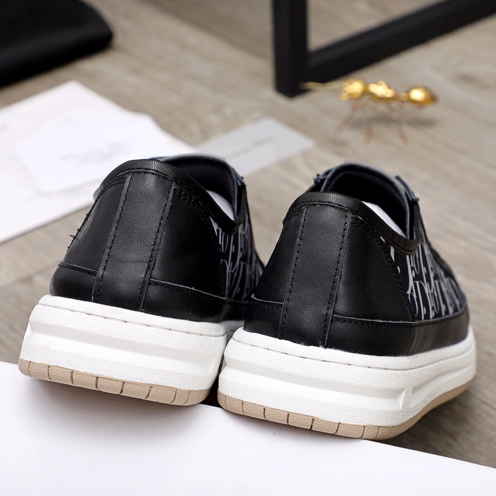 Giày sneakers nam da thật cao cấp DIOR CD thiết kế nam tính và trẻ trung mang đến phong cách trầm ổn