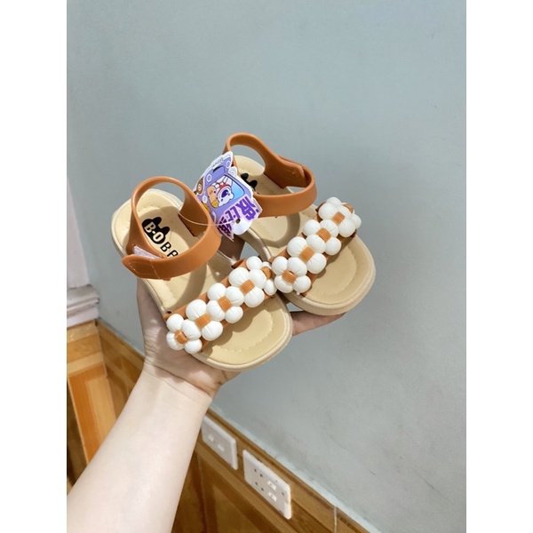 Quai hậu hình ba bông hoa siêu xinh có size tập đi cho bé
