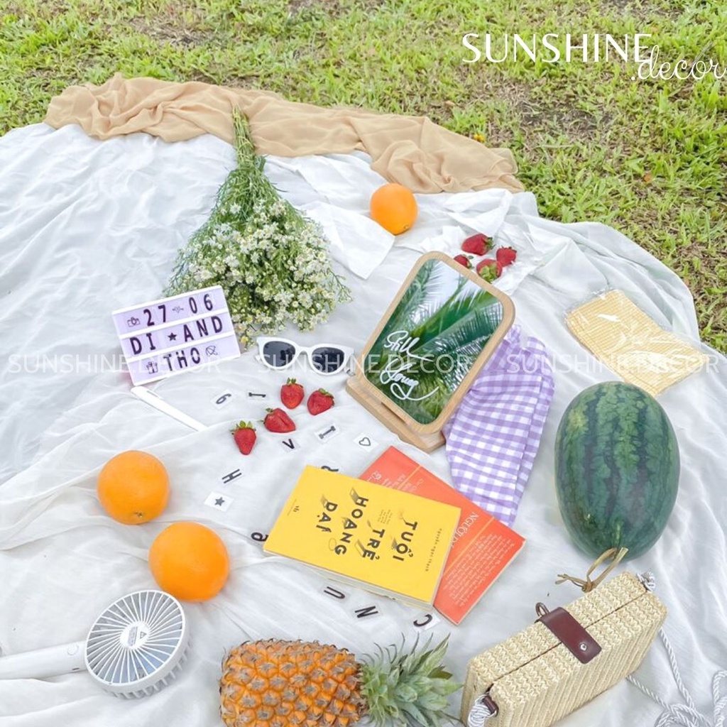 Vải trắng làm thảm picnic chụp hình dã ngoại phong cách hiện đại