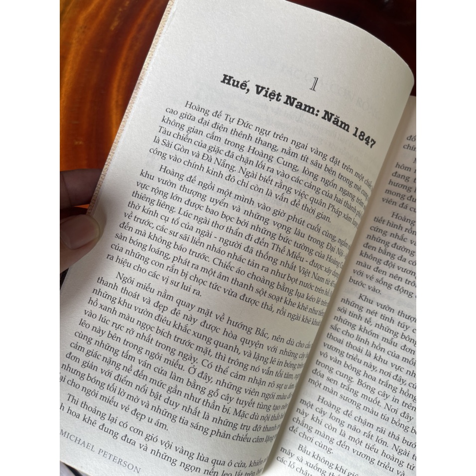 Sách - CON RỒNG BẤT TỬ - Michael Peterson – Viện nghiên cứu phát triển Phương Đông - Bình Book