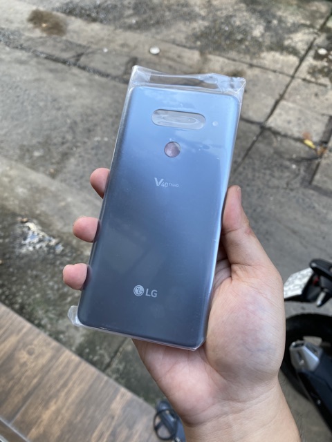 KÍNH LƯNG LG V40 ZIN CHUẨN KÈM RON XỊN  (ĐỪNG SO SÁNH KÍNH ZIN BÊN EM VỚI KÍNH PHA MICA CHẤT LƯỢNG THẤP)