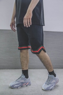 Quần short V line