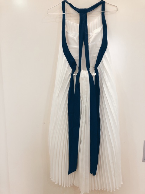 HÀNG CÓ SẴN SLL_Váy Maxi trắng xếp ly hở lưng siêu xinh | BigBuy360 - bigbuy360.vn