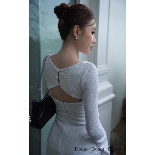 Váy body dài tay khoét lưng ngọc