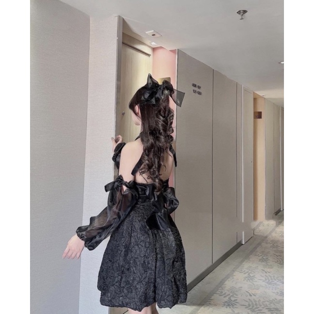 Đầm Gấm Hoa Nổi Cổ Yếm Phối Tay Voan Rớt Nơ mặc được 2 kiểu + tặng kèm nơ tóc cùng màu