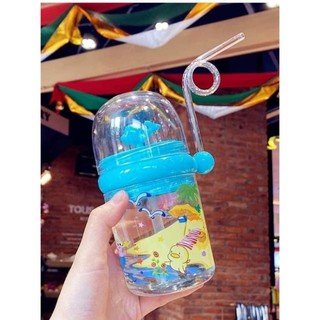 Bình sữa phun nước cá voi vui nhộn giúp bé thích thú hơn với việc uống sữa