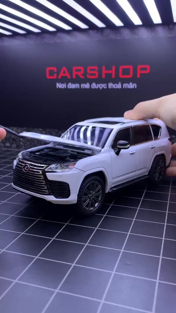 Mô hình xe Lexus LX600 tỉ lệ 1:24 CHIMEI