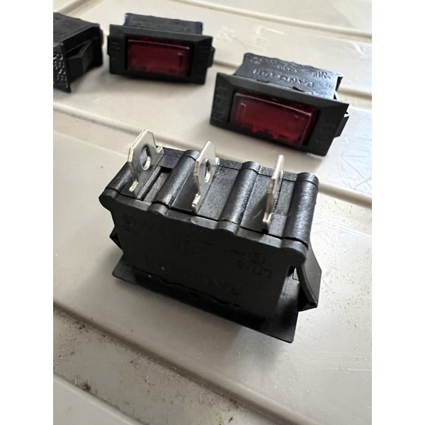 Công tắc 250v 7a có đèn báo