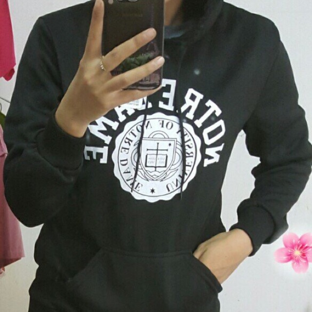 Áo khoác nỉ chui đầu. 100k/ao sale cuối năm.