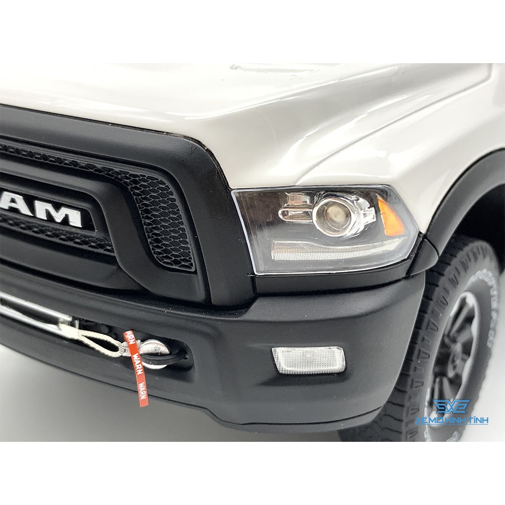 Xe Mô Hình 2017 Ram 2500 Power Wagon 1:18 GTSpirit ( Trắng )